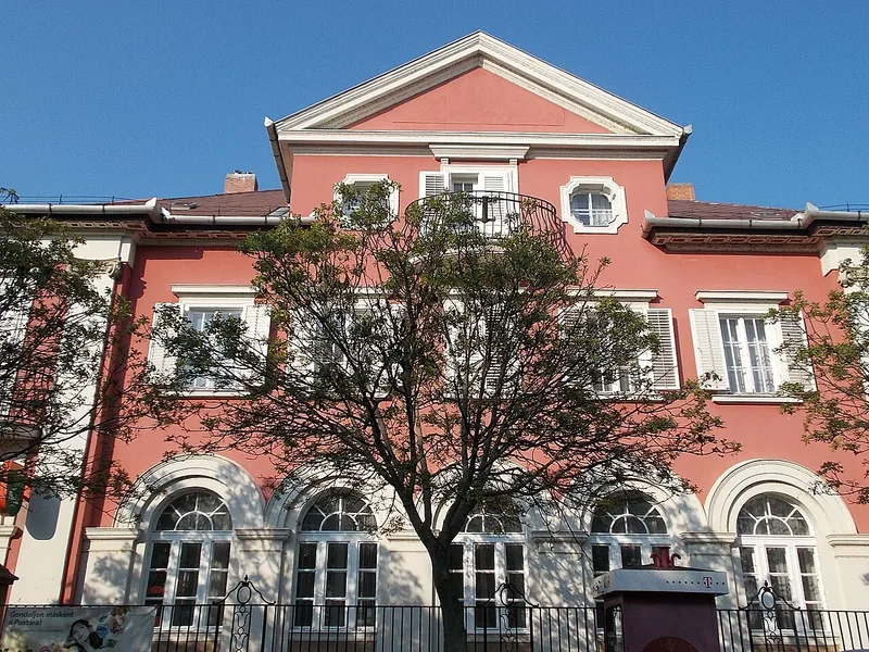 Pink landmark — Balatonfüred Post Office, Balatonfüred