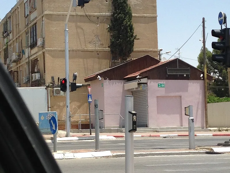 Pink facade — Shchuna D, Be’er-Sheva
