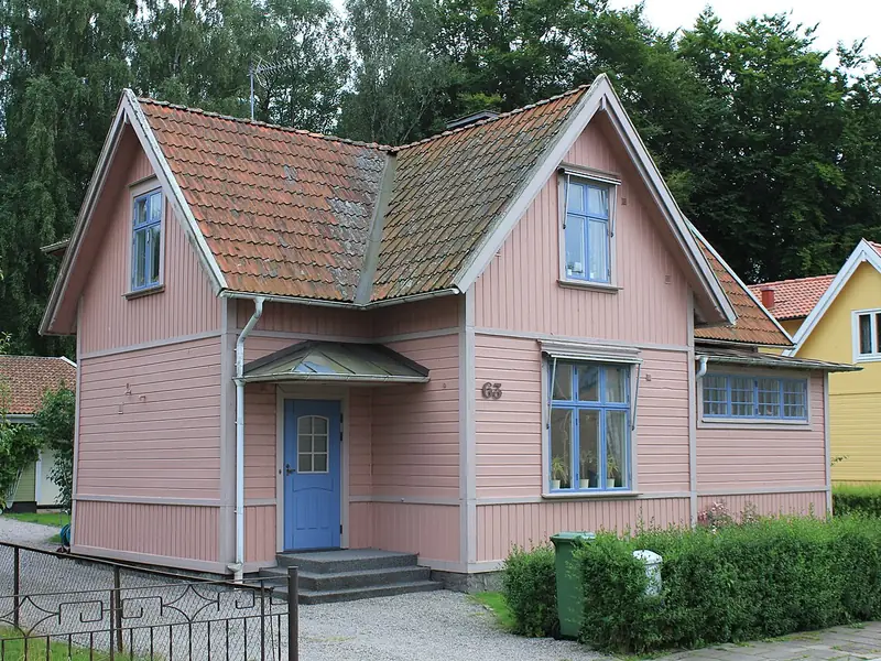 Pink wooden house in Vänersborg, Sweden